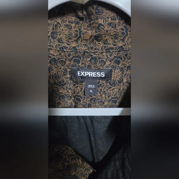 Express Men's Long Sleeve Button-Up Shirt in Brown and Black Pattern - Picture 4 of 5